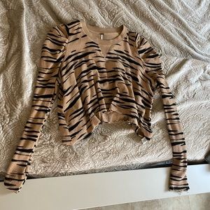 Adorable ruffle sleeve tiger stripped FREE PEOPLE top.